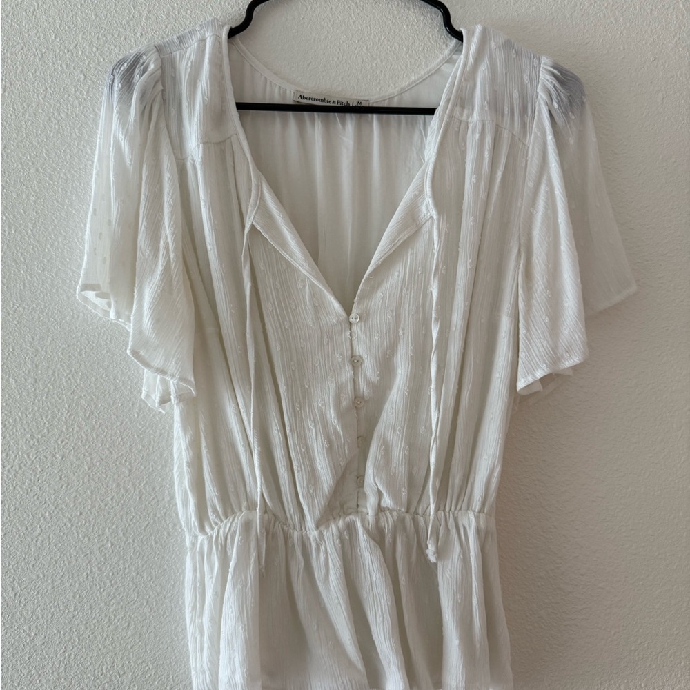 Abercrombie &Fitch flutter sleeve top